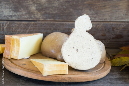 Formaggi italiani su tagliere