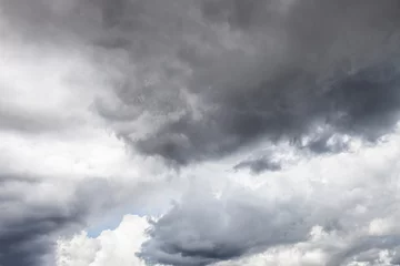 Selbstklebende Fototapete Himmel Dark ominous grey storm clouds - dramatic sky.