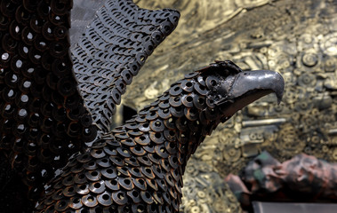 Naklejka premium Head of metal sculpture eagle and blur background.