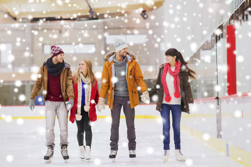 Fototapeta premium happy friends on skating rink