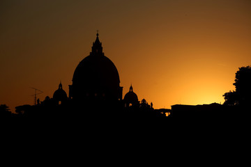 Fototapeta premium san pietro al tramonto in silhouette