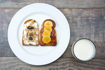 Milk and toast with bananas and cereals