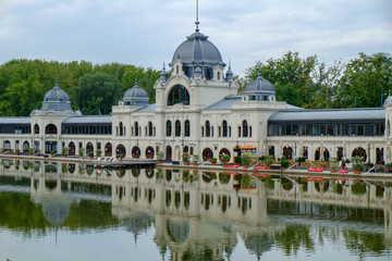 Fototapeta premium Budapest old building on lake Varosliget