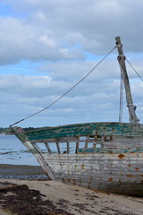 Epave de bateau, île d'Arz, golfe du Morbihan