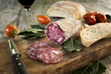 Salsiccia secca di suino, cucina italiana