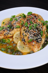 Chicken fillet in lemon-wine gravy