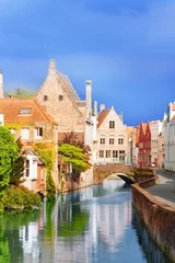 Cercles muraux Brugges Vue sur le canal Sint-Annarei en été, Bruges