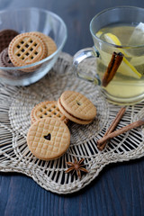 Obraz na płótnie Canvas Cream cookies with vanilla and chocolate with tea