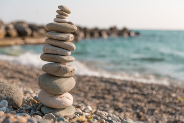 Fototapeta na wymiar tower of rocks on the beach