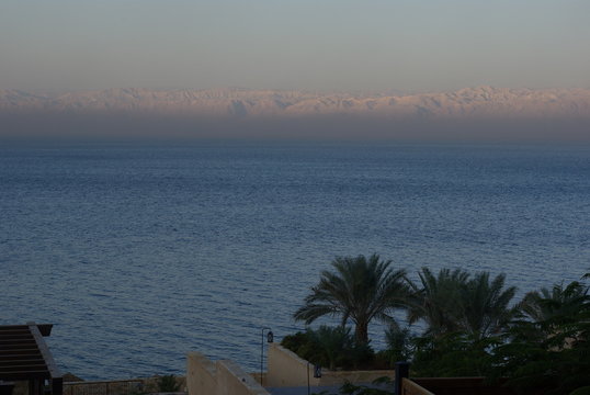 Jordanie, lever de soleil sur la mer Morte
