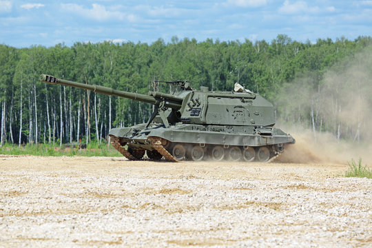 Self-propelled howitzer 