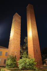 Pavia Torri medievali di Piazza Leonardo da Vinci