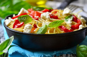 Spaghetti with bell pepper and brynza.
