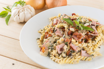 penne pasta with cream sauce