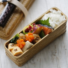 和風弁当 © sasasarururu