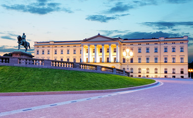 Royal palace in Oslo, Norway - obrazy, fototapety, plakaty