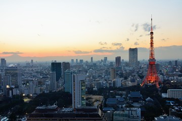 Fototapeta premium Wieczorne i nocne widoki Tokyo Tower i Fudżi