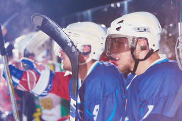 Obraz premium ice hockey players on bench