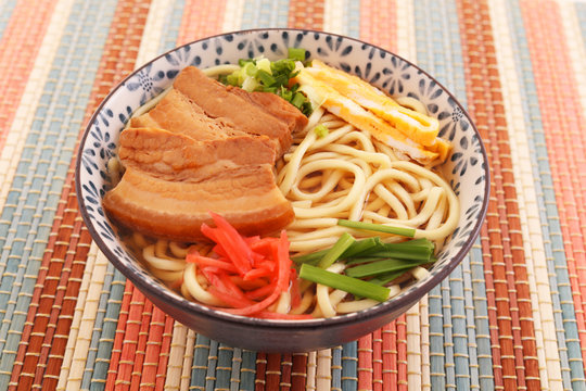 沖縄料理の沖縄そば