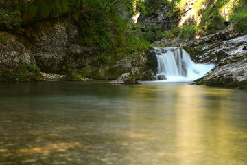 Fototapeta na wymiar Wasserfall in der Weißbachschlucht