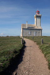 Fototapeta na wymiar Sentier du phare de la pointe des Poulains à Belle-Île-en-Mer