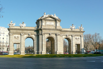 Obraz premium Alcal Gate (Puerta de Alcala) in the Independence Square, Madrid
