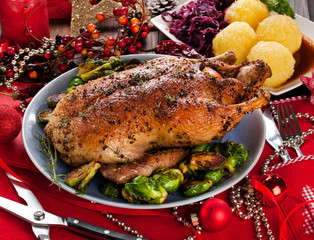 Gebratene Ente mit Knödel und balukraut