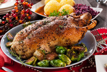 Gebratene Ente mit Knödel und balukraut