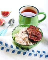 Grilled figs with honey