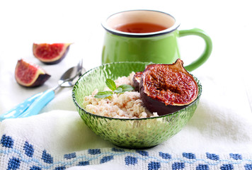 Grilled figs with honey