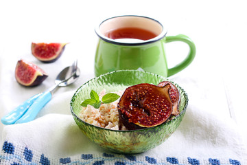 Grilled figs with honey