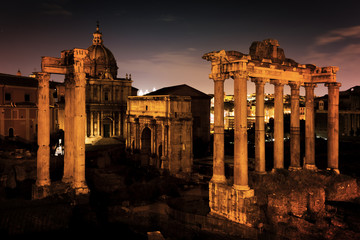 Obraz premium The Roman Forum, Italian Foro Romano in Rome, Italy at night.