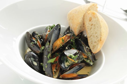 cooked mussels moules marinier
