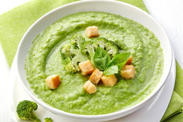broccoli and green peas soup