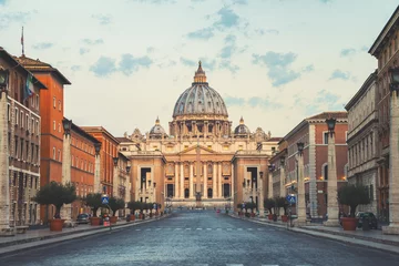 Selbstklebende Fototapeten St Peters Basilica, Vatican City in the morning © Madrugada Verde