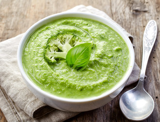 broccoli and green peas soup