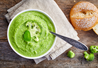 broccoli and green peas soup