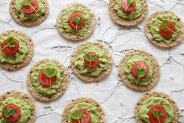 Green avocado and tomato crackers