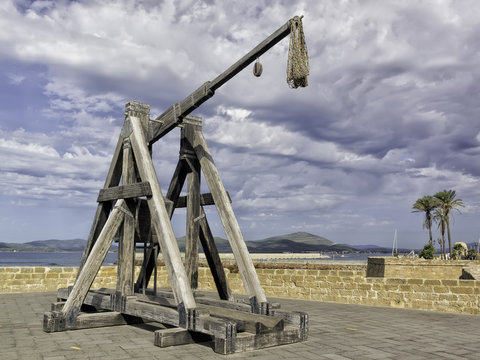 In vacanza in Sardegna - Catapulta sui bastioni di Alghero