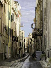 Fototapeta na wymiar Alghero: passeggiata nella città vecchia