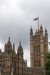 Fototapeta na wymiar Westminster Palace Turm mit Flagge