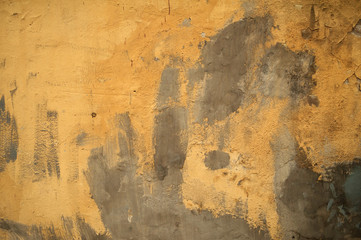 Texture de vieux mur recouvert de stuc jaune
