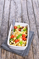 Pasta with tomatoes, Basil and cheese