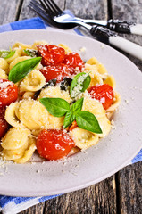 Pasta with tomatoes, Basil and cheese