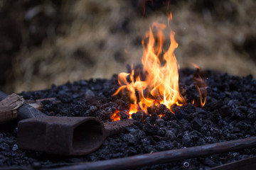 Hofschmied, Feuer und Kohle