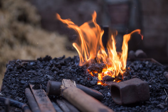 Hofschmied, Feuer und Kohle