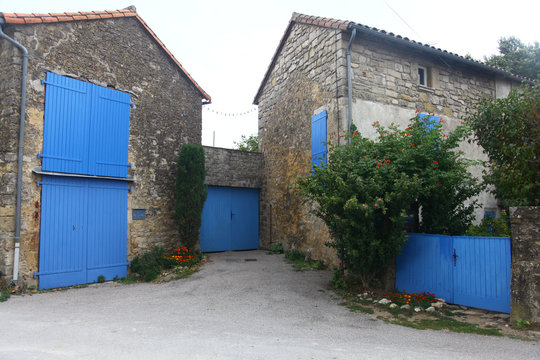 puertas azules