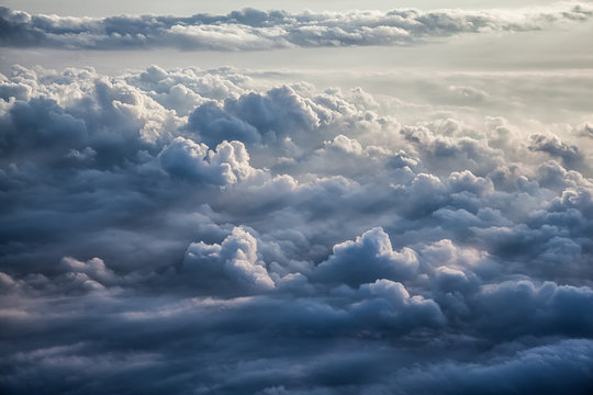 Fototapeta Fototapeta Piękne błękitne niebo z gęstymi chmurami XXL