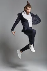 Poster Im Rahmen Young energetic man wearing suit © konradbak