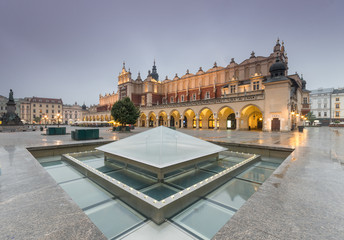 Fototapeta The Main Market Square in Krakow, Poland, with famous Sukiennice (Cloth hall) in the morning obraz